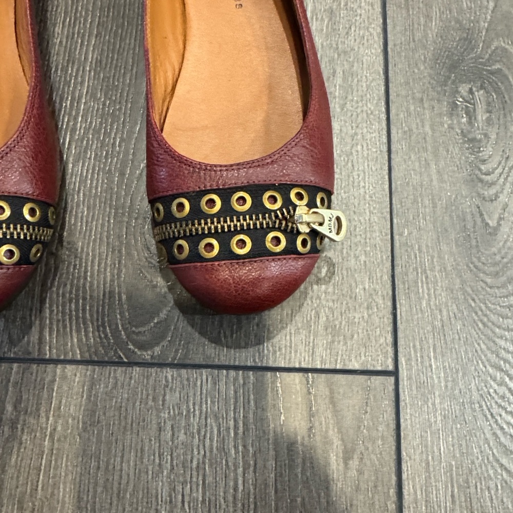 Marc Jacobs Maroon Flats with Gold Details - Picture 6 of 7